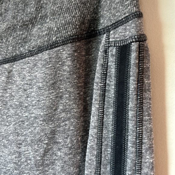 Athleta Flux Jogger 2.0 Sz small in grey with black stripe. VGUC - Picture 4 of 9